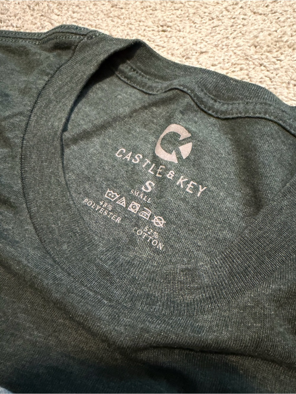Castle & Key Distillery Tee Shirt - Picture 2 of 2